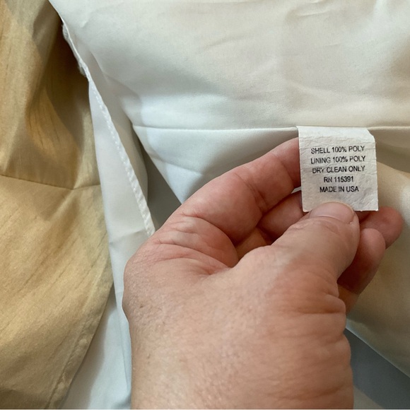 Elegant Cream Sleeveless Dress - Picture 12 of 12